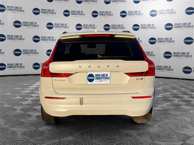 $44495 : PRE-OWNED 2023 VOLVO XC60 B5 image 4