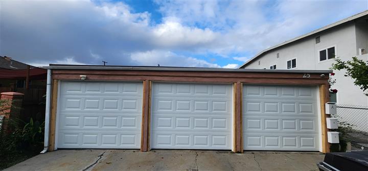 Custom single car garage door image 3