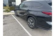 $33858 : Toyota Highlander 2022 AWD X thumbnail