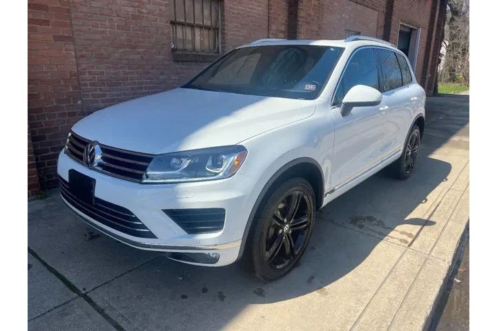 $19999 : 2017 Touareg V6 Wolfsburg image 1