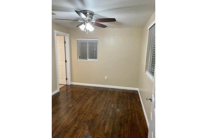 $1200 : Estudio en Paramount image 4