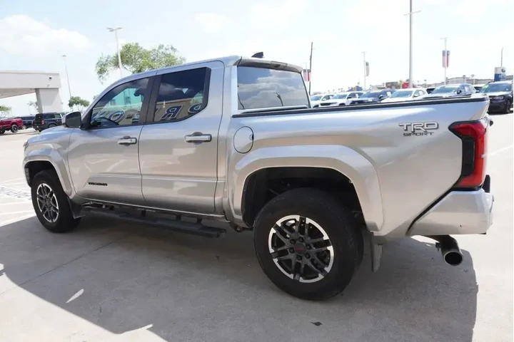 $39725 : Toyota Tacoma 2024 4x2 SR5 4 image 4