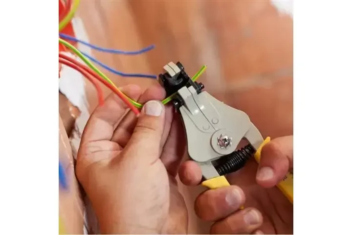 ELECTRICISTA PROFESIONAL image 4