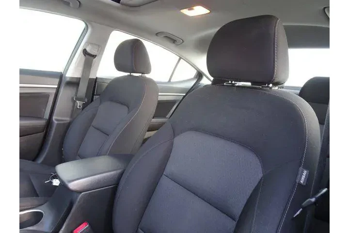 $8202 : Hyundai ELANTRA 2018 Value E image 10