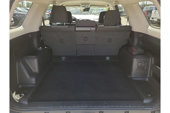 $35205 : Toyota 4Runner 2024 4x4 SR5 image 10