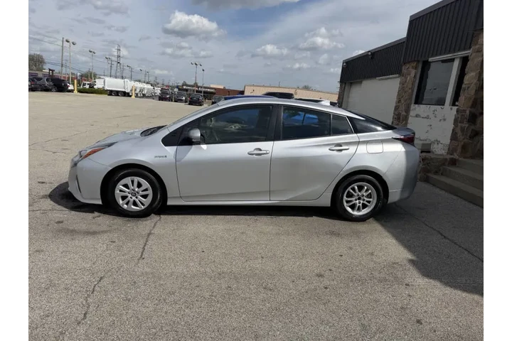 $15999 : 2018 Prius Two image 3