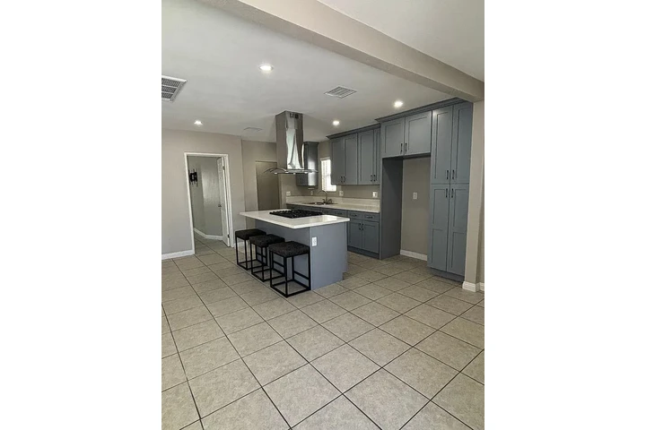 $800 : Casa renovada de 2 dormitorios image 3