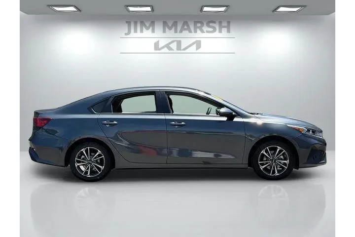 $18988 : Kia Forte 2023 LXS 4dr Sedan image 7