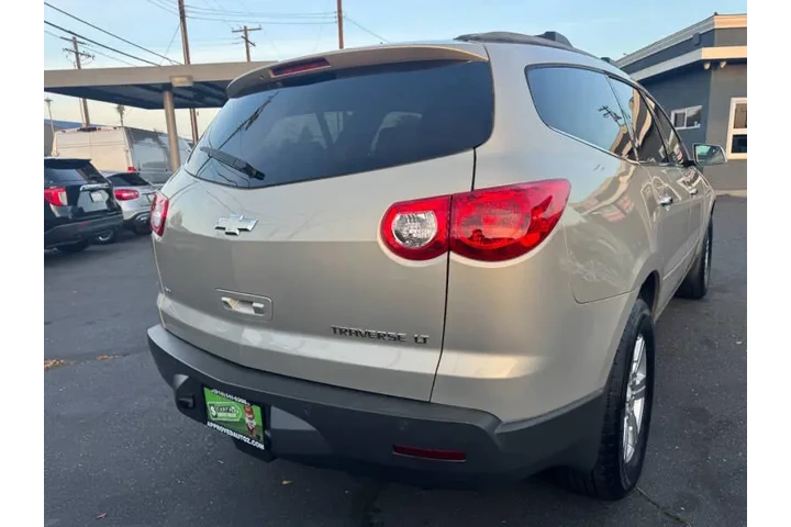 $5998 : 2012 Traverse LT image 6