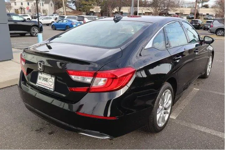 $17005 : Honda Accord 2020 LX 4dr Sed image 6