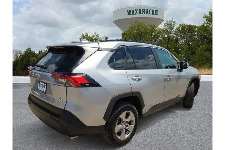 $28824 : Toyota RAV4 2024 AWD XLE 4dr image 5