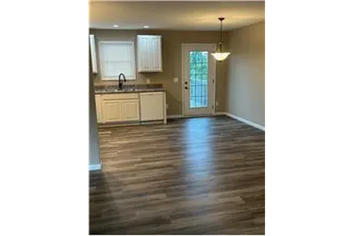 $1695 : Rental property with 3 bedro image 5