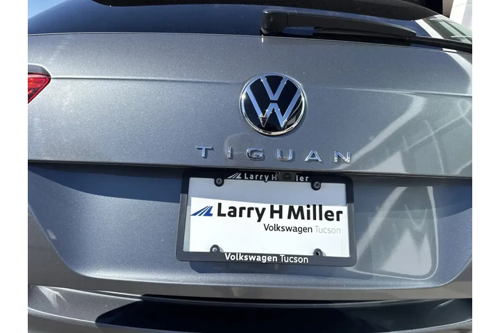 Volkswagen Tiguan 2023 SE R- image 7