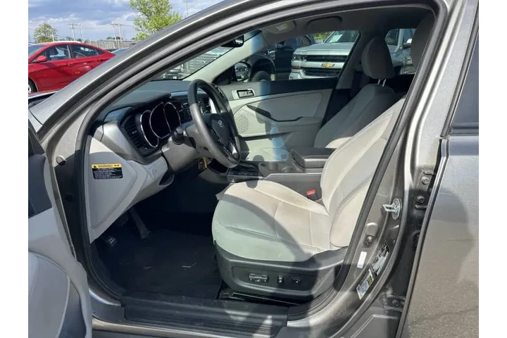 $9900 : 2012 Optima LX image 10