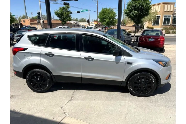 2019 Escape S FWD image 4