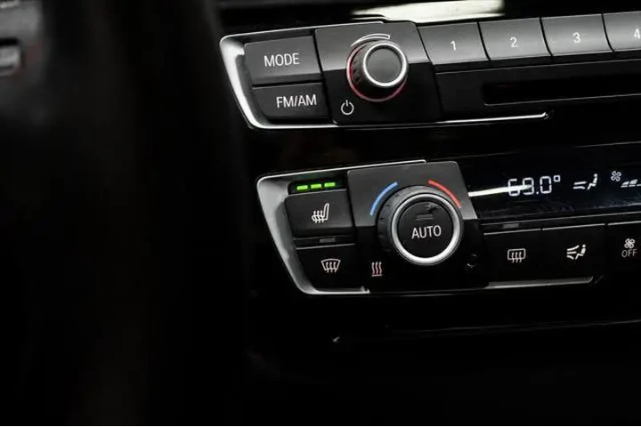 $14313 : BMW 3 Series 2017 330e iPerf image 5