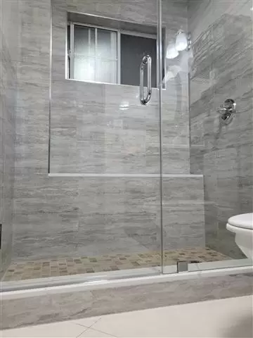Showerdoors and windows image 2