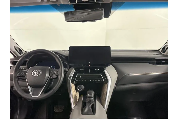 $40000 : Gold Certified2024 Venza Limi image 4