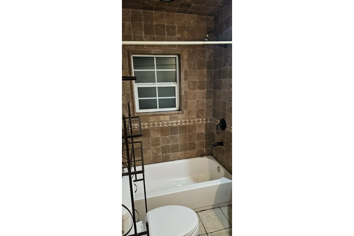 $1950 : ESTUDIO AMPLIO EN PARAMOUNT image 8