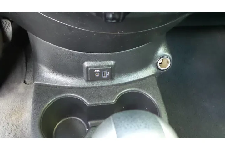 $8500 : 2018 Versa S Plus image 10