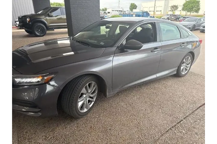 $18625 : Honda Accord 2020 LX 4dr Sed image 2