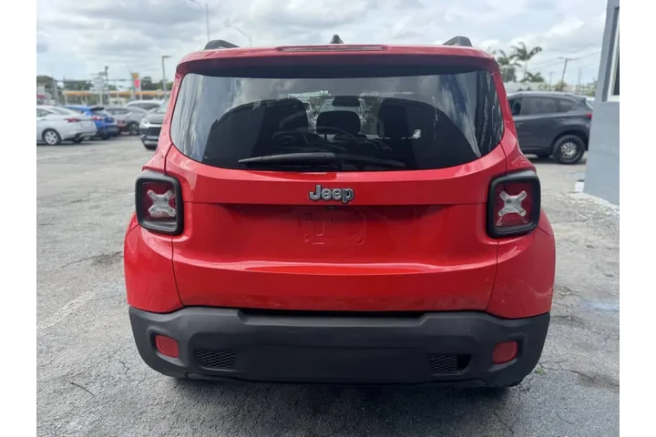 $6850 : 2017 Renegade Latitude image 10