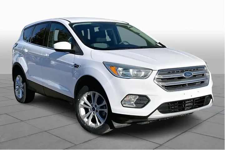 $10871 : Ford Escape 2017 SE 4dr SUV image 2
