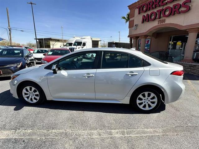 $26995 : Pre-Owned 2022 Corolla LE Sed image 9