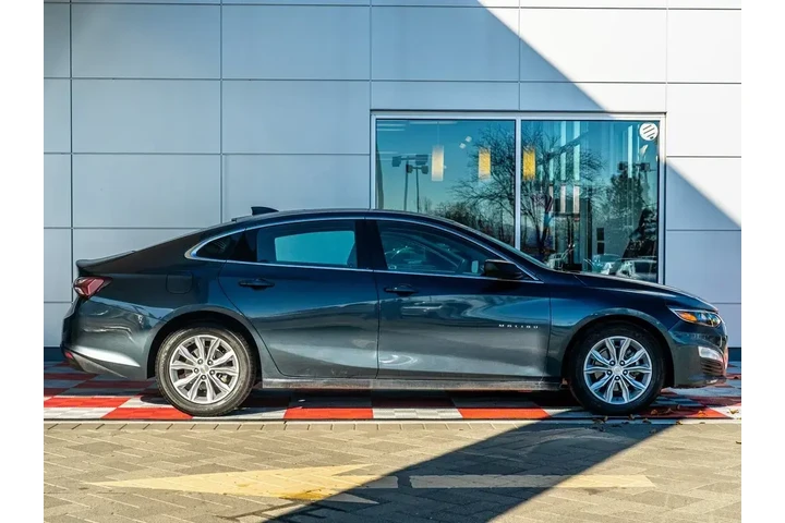 $13488 : Chevrolet Malibu 2021 LT 4dr image 6