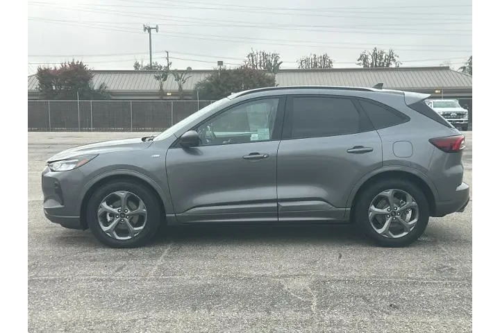 $19990 : Ford Escape 2023 ST-Line 4dr image 7