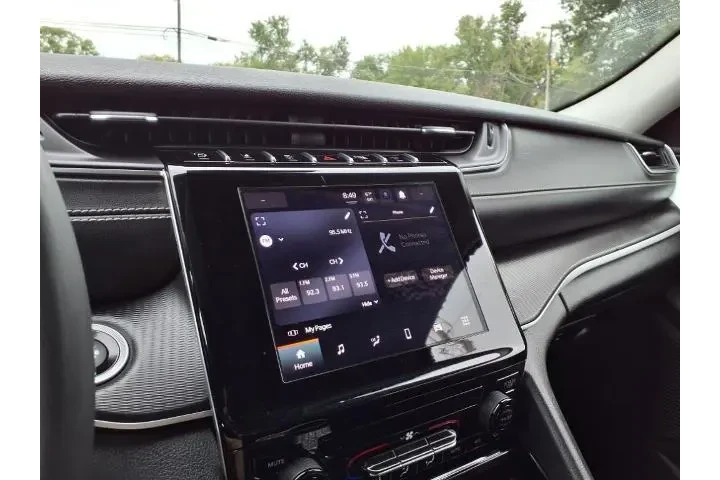 $27900 : Jeep Grand Cherokee L 2023 4 image 4