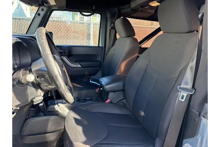 $15985 : Jeep Wrangler 2015 4x4 Sport image 7