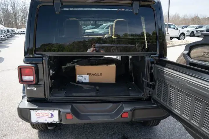 $35987 : Jeep Wrangler 2023 4x4 Sahar image 9