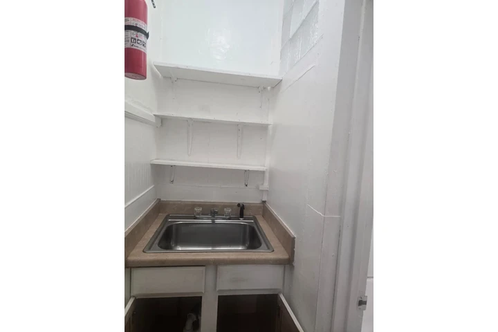 $1000 : CUARTO AMPLIO en RENTA image 1