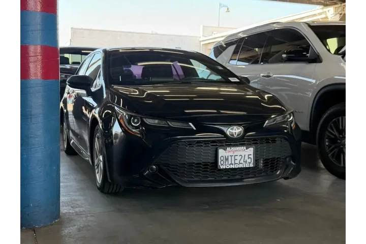 $17995 : Toyota Corolla Hatchback 201 image 1