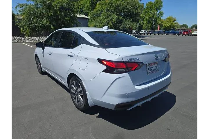 $16995 : Nissan Versa 2024 SV 4dr Sed image 5