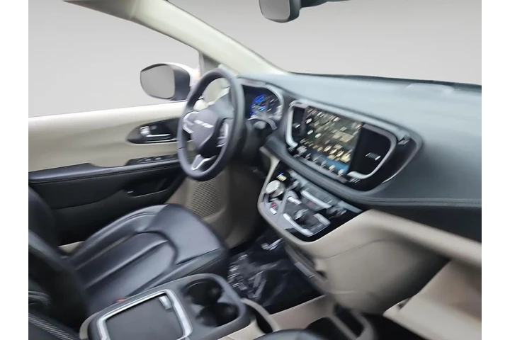 $25000 : 2023 Pacifica Hybrid Touring L image 9