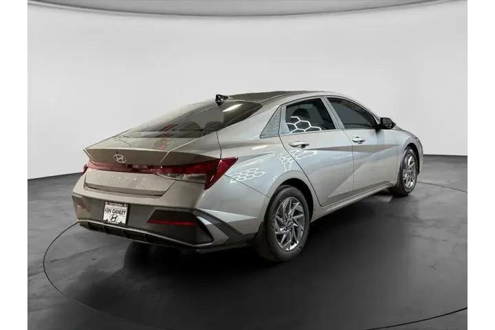 $22248 : Hyundai ELANTRA 2024 SEL 4dr image 6