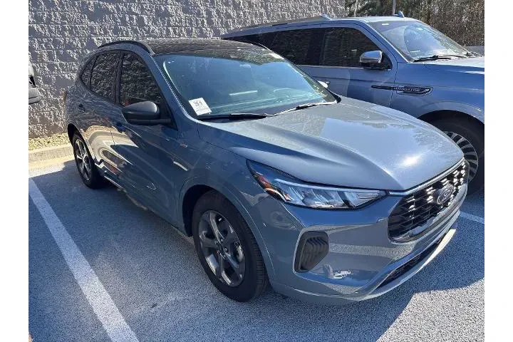 $22122 : Ford Escape 2023 ST-Line 4dr image 2