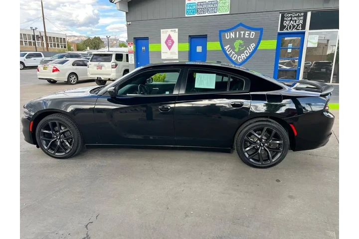 2019 Charger SXT image 8