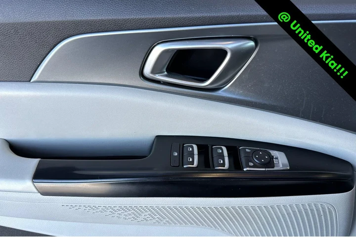 $27998 : Pre-Owned 2024 Carnival LX image 10