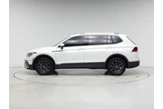 $19990 : Volkswagen Tiguan 2022 SE 4d thumbnail