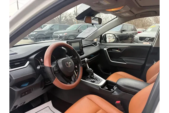 $24950 : 2019 RAV4 Hybrid XLE image 9