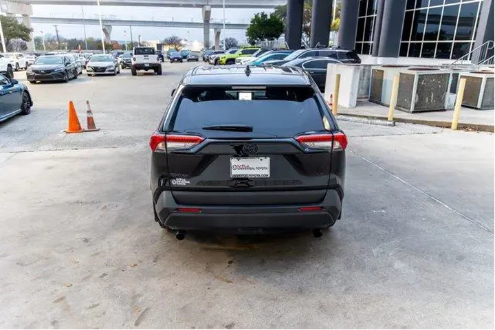 $27960 : Toyota RAV4 2025 LE 4dr SUV image 7