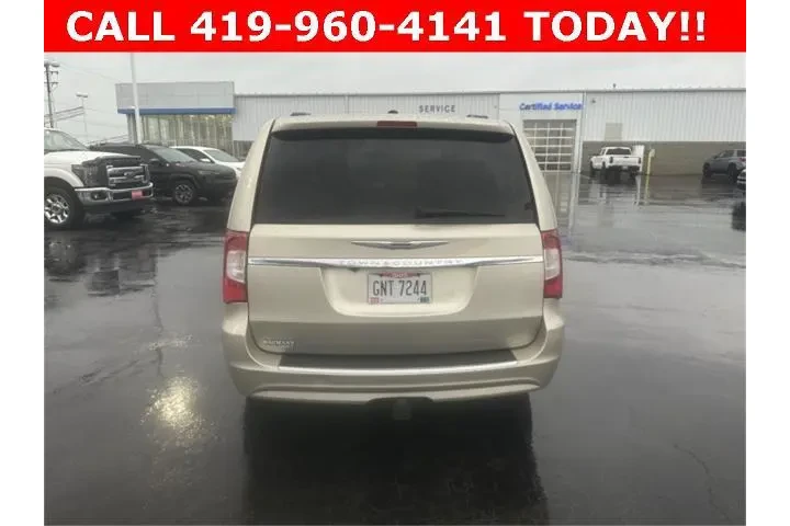 $7900 : Chrysler Town and Country 20 image 6