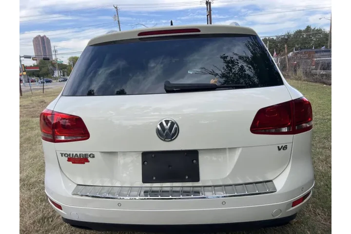 2012 Touareg image 9