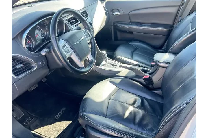 $3900 : Chrysler 200 2011 Limited 4d image 10