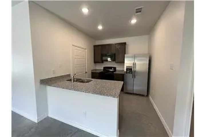 $1400 : Rental property with 3 bedro image 8