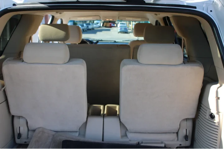 $11995 : 2007 Tahoe 4WD 4dr 1500 LT image 8