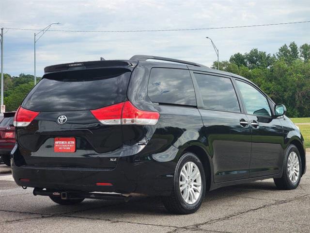 $12490 : 2012 Sienna XLE 8-Passenger image 8